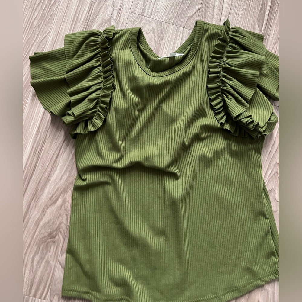 NWOT Ruffled top